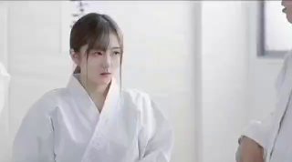 俄罗斯少女在硬核反向骑乘中被肛门撑开